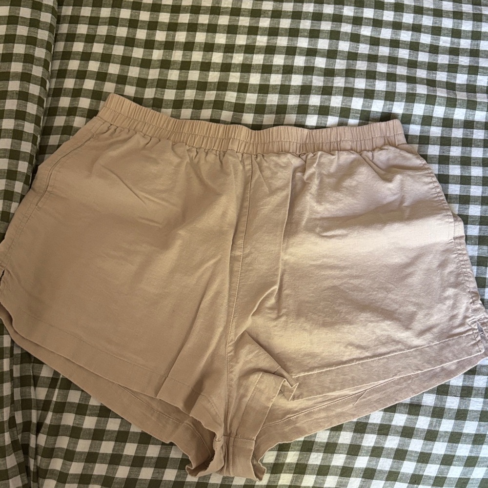 Women's Linen Elastic-Waist Shorts in Light Beige